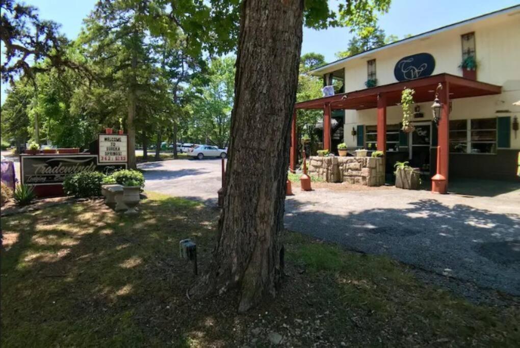 Suite Dreams 101 - Tradewinds Eureka Springs Exteriör bild